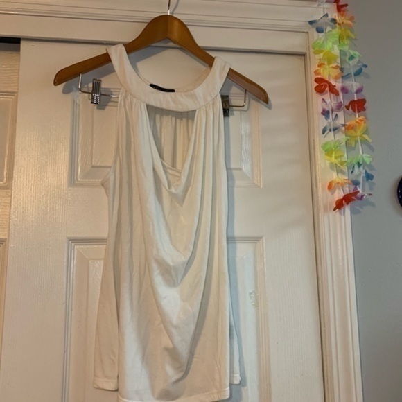Essential White Front Cutout Top Size Medium - Picture 2 of 8